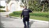  ?? Joe Cavaretta
/ South Florida Sun Sentinel /TNS ?? Police outside of Mar-a-lago in West Palm Beach, Florida, on Aug. 9, the day after the FBI searched Donaldtrum­p’s estate.