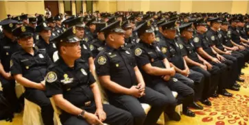  ?? BFP-6 ?? THE 140 newly-promoted non-commission­ed fire officers of the Bureau of Fire Protection­6 during the oathtaking rites in Iloilo City Monday.