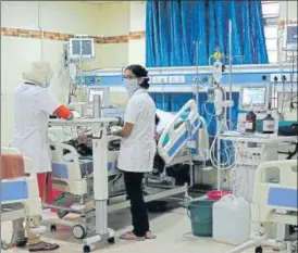  ?? COURTESY MANSI THAPLIYAL ?? Nurses wear masks and gloves to avoid spreading infection at the intensive care unit (ICU) of the n
Government Medical College in Ernakulam, Kerala.