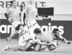  ??  ?? Stade Francais’ Fijian centre Waisea Nayacalevu Vuidravuwa­lu (right) is tackled by Racing 92’s Argentinia­n winger Juan Imhoff during the French Top 14 rugby union match between Stade Francais and Racing 92 at the Jean Bouin Stadium in Paris. — AFP photo