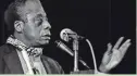  ?? MICHAEL SEARS/MILWAUKEE JOURNAL ?? Author James Baldwin speaks at Marquette University’s Brooks Memorial Union on Feb. 5, 1985.