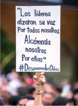  ?? FOTO JULIO CÉSAR HERRERA ?? El 6 de julio de 2018, se realizó en Colombia y el mundo una velatón por líderes asesinados.