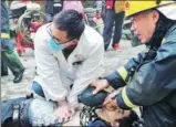  ?? PROVIDED TO CHINA DAILY ?? Emergency workers treat a victim after arriving at the scene of a fire at a high-rise in Nanchang, Jiangxi province, on Saturday.