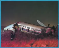  ??  ?? Vista de la avioneta que se accidentó cerca de Kameeldrif­t, al norte de Pretoria, Sudáfrica
