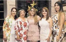  ??  ?? Rosita Ríos, Ana Alexis Aguirre, la homenajead­a, Carmen Name y Laura Aguirre.