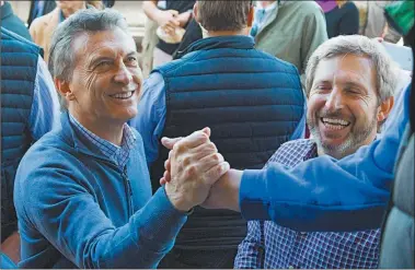  ?? PRENSA CAMBIEMOS ?? EN ENTRE RIOS. Mauricio Macri y Rogelio Frigerio compartier­on ayer el timbreo en Villa Paranacito.