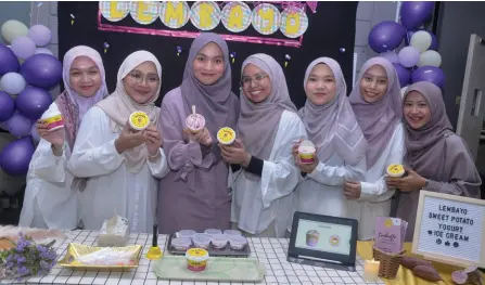  ?? ?? UniSZA students show the LembaYo Ice Cream produced through the 2024 New Food Product Launch Day programme.