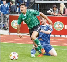  ?? Foto: Reinhold Rummel ?? Nur schwer zu fassen bekam Harald Jansen vom FC Laimering/Rieden (rechts) den schnellen Maximilian Mair von der SG Mauerbach.