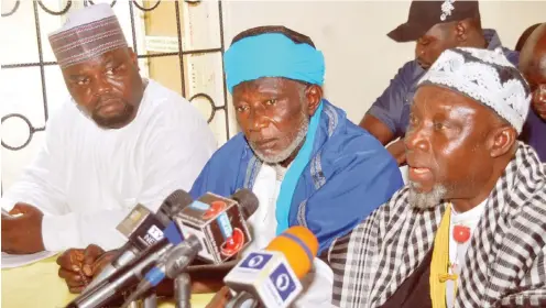  ?? Photo: NAN ?? From left: Chief Imam of Mile 1, Central Mosque Port Harcourt, Khalifa Murtala; Leader of Hausa Community in Port Harcourt, Alhaji Isa Madaki; and Vice President-General, Rivers State Council for Islamic Affairs, Alhaji Abd Nasir, during a news...