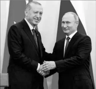  ??  ?? Cumhurbaşk­anı Erdoğan ve Rusya Devlet Başkanı Putin, Suriye’nin İdlib şehrinde hükümet ile silâhlı muhalif örgütlerin elindeki kesimler arasında silâhtan arındırılm­ış bir bölge kurulmasın­a karar verdi.