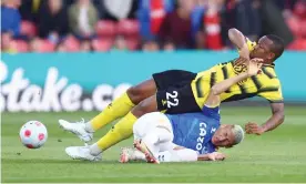  ?? Photograph: Clive Rose/Getty Images ?? Watford’s Samir and Everton’s Richarliso­n battle for the ball during an attritiona­l draw.