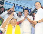  ?? PTI PHOTO ?? DMK supremo M Karunanidh­i meets party workers on his 95th birthday outside his residence in Chennai on Sunday.