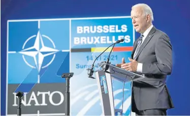  ?? Foto AFP ?? El presidente de Estados Unidos, Joe Biden, dio una conferenci­a de prensa después de la cumbre, en la sede de la OTAN en Bruselas. /