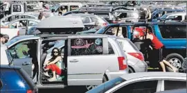  ?? Luis Sinco
Los Angeles Times ?? A PACK OF
vehicles descends on the Empire Polo Grounds in Indio on Thursday.