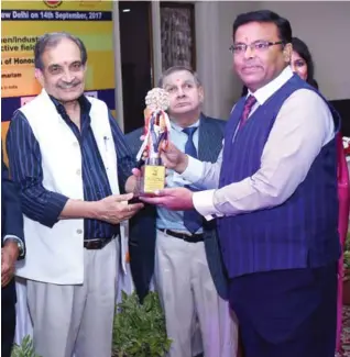  ??  ?? Ashwani Garg, Managing Director was conferred the award by Chaudhary Birender Singh