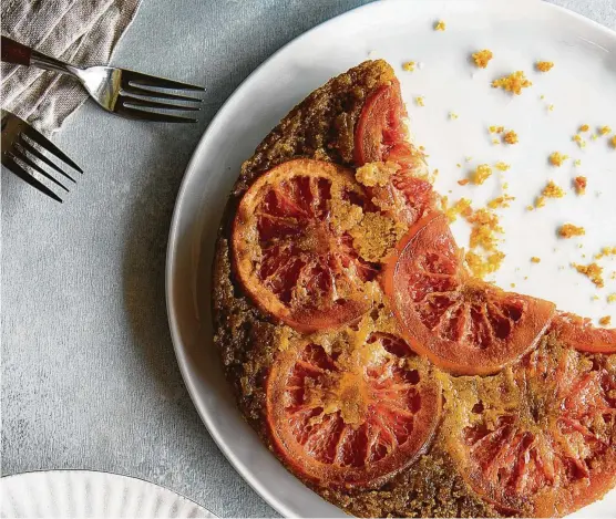  ?? Mackenzie Smith Kelley / Contributo­r ?? Grapefruit Cornmeal Upside-Down Cake balances the sweetness of a traditiona­l upside-down cake wih slightly bitter grapefruit slices. This recipe and more, page D2