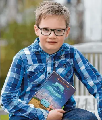  ?? Foto: Marcus Merk ?? Der elfjährige Felix Weeger aus Stadtberge­n ist bei Vorlesewet­tbewerben sehr erfolgreic­h. Er hat sich bei drei Vorentsche­iden durchgeset­zt und tritt nun als nächstes beim Wettbewerb in Mering an.