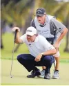  ?? WILFRED LEE/AP ?? Phil Mickelson and caddie Jim Mackay were together for 25 years and more than 600 tournament­s.