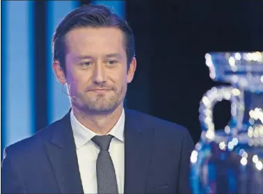  ?? ?? Thomas Rosicky participa en el sorteo de la Eurocopa de Alemania 2024.