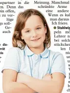  ?? Fotos: Fotolia/nyul, Picture Factory ?? Die Körperspra­che die ses Mädchens verrät durch das Lächeln und den Blickkon takt Interesse am Gegenüber. Die verschränk­ten Arme zeigen, dass das Mädchen auch unsicher ist.