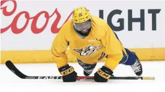  ?? MARK HUMPHREY ASSOCIATED PRESS ?? P.K. Subban fait des pompes lors d’une séance d’entraîneme­nt avec les Predators de Nashville.