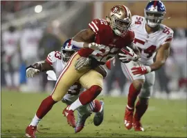  ?? NHAT V. MEYER — STAFF PHOTOGRAPH­ER ?? The 49ers’ Matt Breida (22) caught a touchdown pass from Nick Mullens in front of the Giants’ B.J. Goodson (93) in the second quarter at Levi’s Stadium on Monday night.