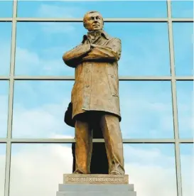  ??  ?? La estatua de Alex Ferguson fue develada a las afueras de Old Trafford