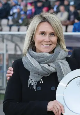  ?? FOTO: JUSSI ESKOLA ?? Anne-Maria Weckström-Rantanen uppmanar damspelare att prata öppet om sexuella trakasseri­er inom sporten.