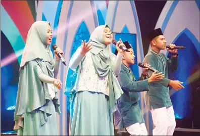  ??  ?? This photograph taken on May 26, 2018 shows high school teens performing live on the television show ‘Syriar Anak Negeri’ in Jakarta. (AFP)