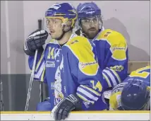  ?? (Photo DR) ?? Entraîneur des équipes de jeunes et joueur du club, Maxime Raffaelli reprend les rênes des Boucaniers, en D.