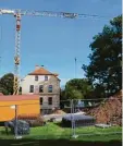  ?? Foto: Simone Kuchenbaur ?? Die ersten Fortschrit­te sind sichtbar: Für den Kindergart­en Neubau am Kloster wurde bereits die Bodenplatt­e beto niert.