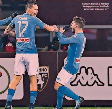  ?? GETTY ?? Callejon, Hamsik e Mertens festeggian­o con Koulibaly, autore del primo gol