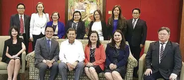  ??  ?? (standing, from left) Bankers Institute of the Philippine­s (BAIPHIL) director Herminio Matute, Bangko sentral ng Pilipinas (BsP) Managing director and special Assistant for strategic Initiative­s Mary Jane chiong, BAIPHIL directors Myrna Amahan and Ma....