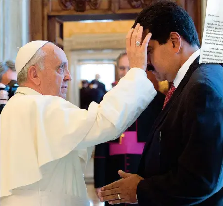  ??  ?? La benedizion­e Il presidente venezuelan­o Nicolás Maduro incontra papa Francesco, in Vaticano, il 17 giugno 2013 (Vatican Pool/getty Images)