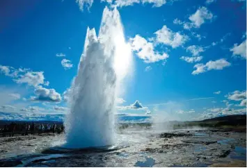  ?? © JeanMarc Porte ?? C’est au site islandais de Geysir que les geysers du monde en er doivent leur nom : en islandais, « gjósa » signifie « jaillir ».