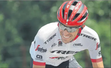  ?? FOTO: EFE ?? Tras lo ocurrido en el Mont du Chat, el líder del Trek-Segafredo señala que tiene que replantear­se la carrera “y disfrutar del Tour”