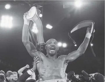  ??  ?? 0 Marvin Hagler celebrates his unanimous points win over Roberto Duran in Las Vegas in 1983