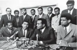  ?? ASSOCIATED PRESS ?? Packers great Willie Davis (third from top right) was among a group of athletes that stood up for Muhammad Ali's (second from left) refusal to fight in Vietnam in 1967.