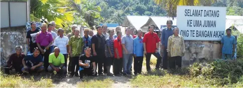  ??  ?? Juk (fifth right) and villagers pose with Dennis (fourth right) and the entrance to the longhouse during the assemblyma­n’s recent visit.