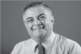  ?? NURI VALLBONA ?? Alfonso Chardy, reporter and editor for the Miami Herald, died in Miami on April 9. His colleagues highlight his tenacity in pursuing the story, his profession­alism and his role in achieving a scoop in the Iran Contras scandal, which earned the Miami Herald a Pulitzer Prize in 1987.