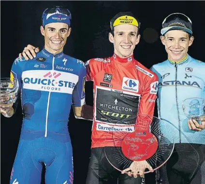  ?? FOTO: AP ?? De izquierda a derecha, Enric Mas, Simon Yates y Miguel Ángel López, segundo, primero y tercero de la Vuelta 2018