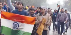  ??  ?? Cachemira. Cientos de indios protestaro­n ayer contra Paquistán.