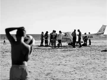  ?? — Reuters photo ?? The plane which landed on the Sao Joao Beach in Costa da Caparica, Portugal.