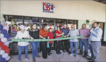  ?? PHOTO COURTESY OF CITY OF SOMERTON ?? SOMERTON CITY OFFICIALS WELCOME KOLD SNACKS TO GO, 2, with a grand opening ribbon-cutting ceremony. located at 725 E. Main St., Suite