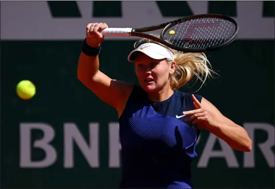  ?? PHOTO BY CLIVE MASON — GETTY IMAGES ?? Peyton Stearns of United States plays a forehand against Jelena Ostapenko at the French Open at Roland Garros on Wednesday.