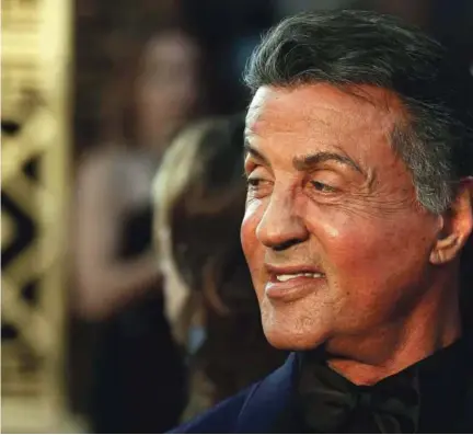  ?? Foto Lucas Jackson/Reuters ?? Pomaga si z rastnim hormonom, presaditva­mi las in tudi kakšnim posegom na obrazu, a je treba priznati, da se za 75 let Sylvester Stallone drži zelo dobro.