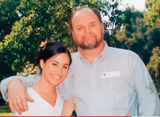  ??  ?? Cuando Meghan estaba en el colegio, eran muy cercanos. Incluso, ella no vivía con su madre sino con Thomas, quien se la llevaba todas las tardes a sus grabacione­s de televisión.