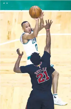  ?? AP FOTO ?? THE BIGGEST DEBATE. Avery Bradley perfomed at his best that it was a question whether he was impressive on offense or on defense. Bradley scored 24 to lead the Celtics.