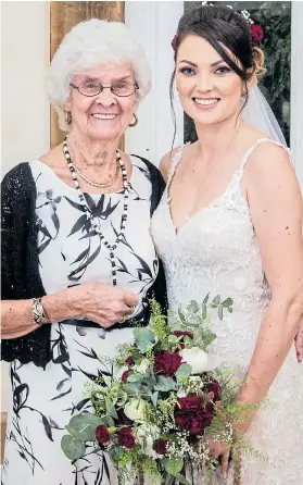  ??  ?? Proud grandmothe­r Shirley Moodie with bride Leanne at the wedding