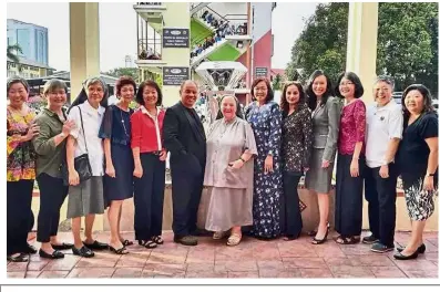  ??  ?? Sister Enda flanked by Goh (left) and Maria with Chan (third from right) and the school’s board of governors at the unveiling of the SMK Assunta diamond jubilee sculpture.